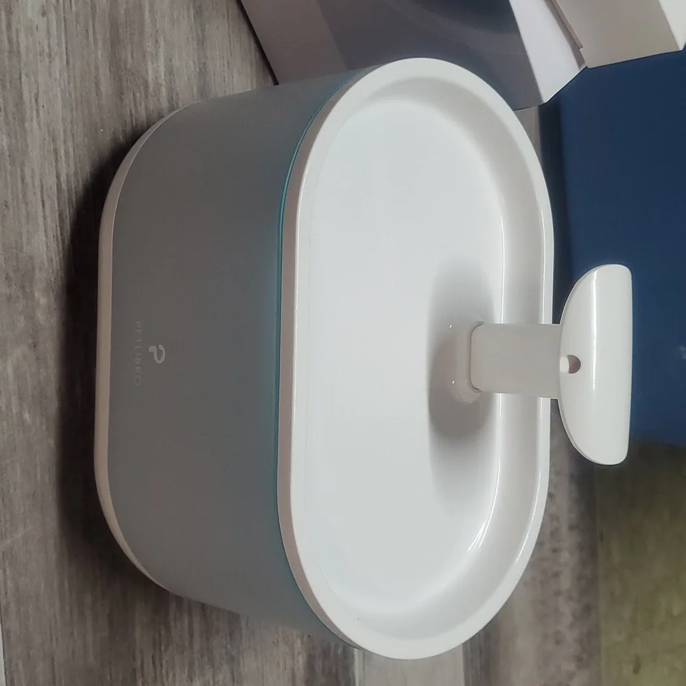 Pet water fountain